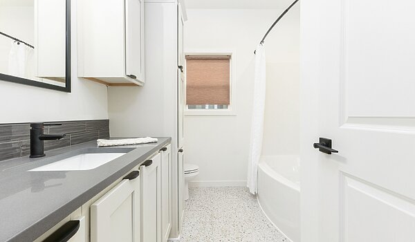 Pinecrest Elite (Mod) / Kiawah 28623AM Bathroom 147058