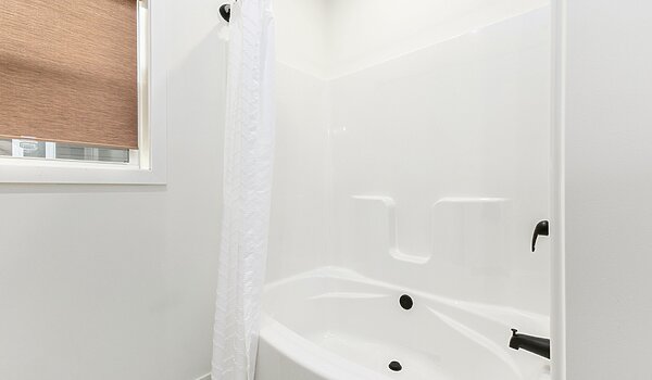 Pinecrest Elite (Mod) / Kiawah 28623AM Bathroom 147060