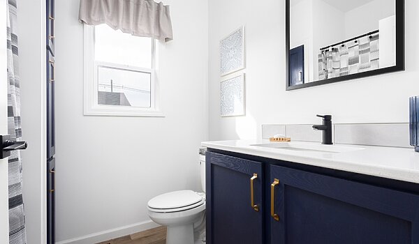 Pinecrest Elite (Mod) / Pine Valley 28523AM Bathroom 147110