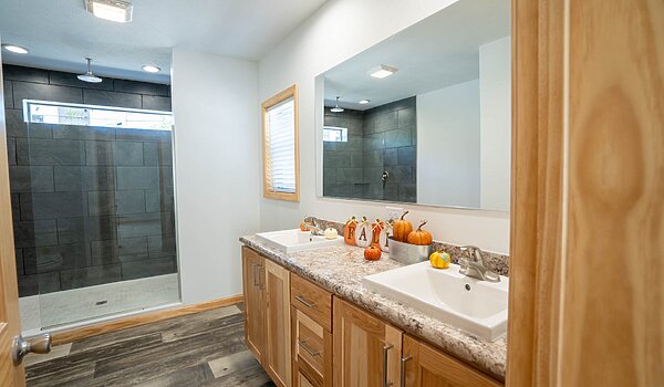 LandMark Ranch / Willowood 2LM1023-V Bathroom 103888