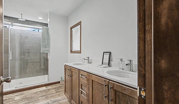 Landmark Series / Willowood 9L32764B (2LM1023-V) Bathroom 130021