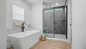 Landmark Series / Lionel 9L32683A (2LM1021-V) Bathroom 130081