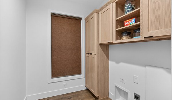 Landmark Series / Luxus 9L46684A Interior 123592