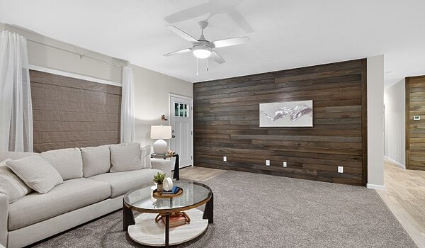 Landmark Essence / 21 32604B Interior 125524