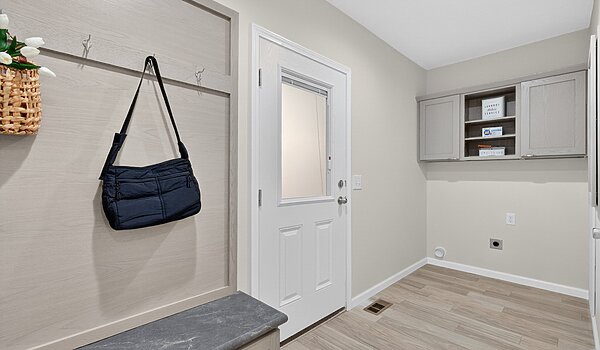 Landmark Essence / 21 32604B Interior 125536