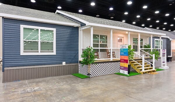 Landmark Essence / 21 32604B Exterior 125538