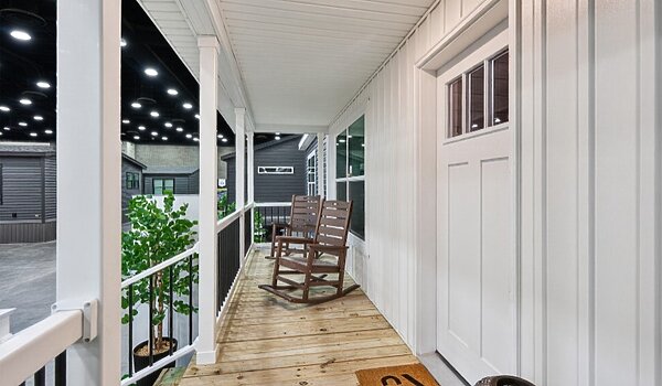 Landmark Essence / 21 32604B Exterior 125539