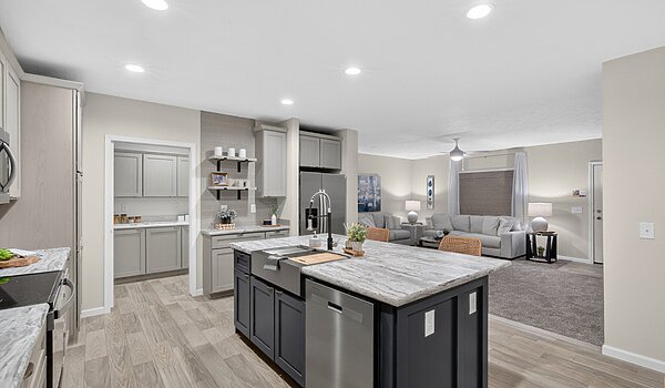 Landmark Essence / 21 32604B Interior 125528