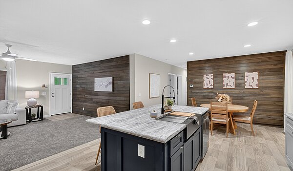 Landmark Essence / 21 32604B Interior 125529