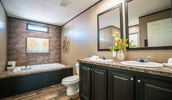 LH Waverly Crest / 28563C Bathroom 38260