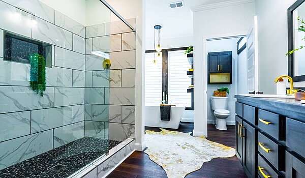 Prime / PRI3284-2010 with 9 foot Sidewalls & Hidden Pantry Bathroom 117884