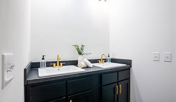 Prime / PRI3284-2010 with 9 foot Sidewalls & Hidden Pantry Bathroom 117888