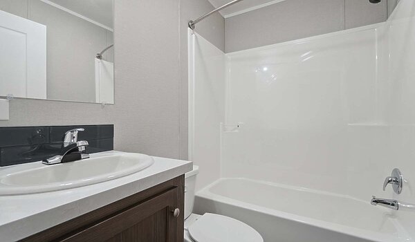 Aspire Singlewides / 1666H32120 Bathroom 146672