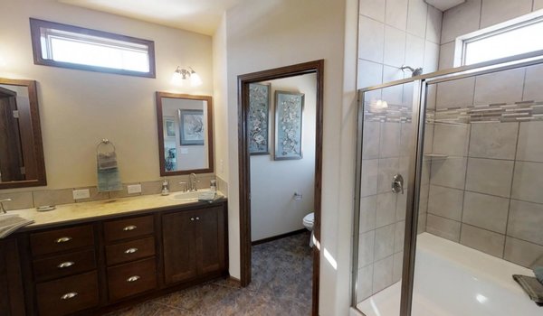 Premier / Joshua XL Bathroom 11596