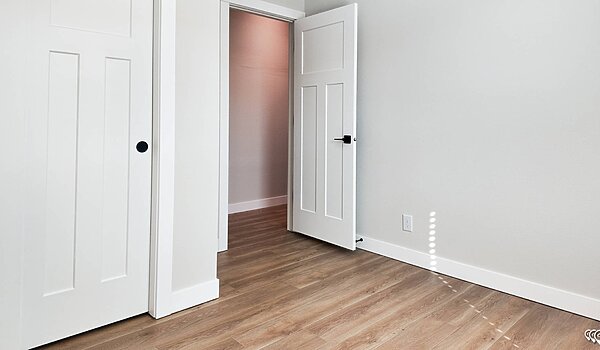 Premier-Residential Attached / Almont Interior 126756