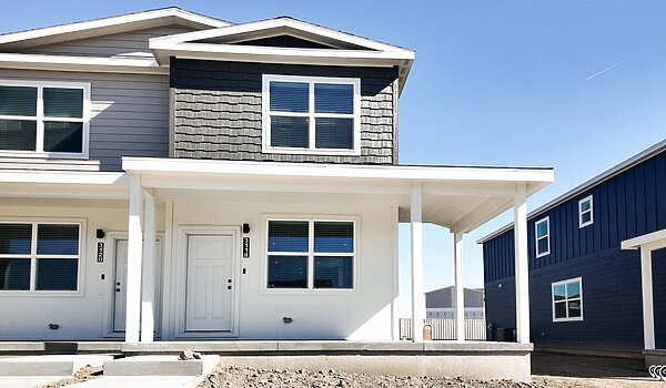 Premier-Residential Attached / Almont Exterior 126764