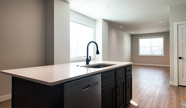 Premier-Residential Attached / Almont Kitchen 126750