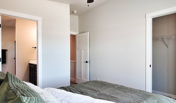 Premier-Residential Attached / Almont Bedroom 126776