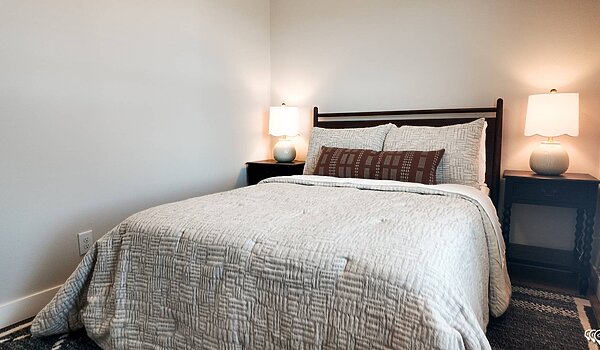 Premier-Residential Attached / Almont Bedroom 126777