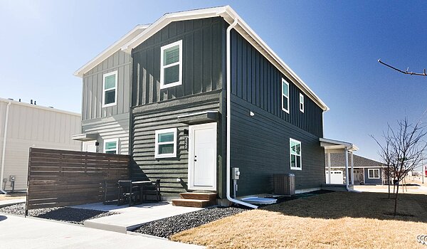 Premier-Residential Attached / Almont Exterior 126785