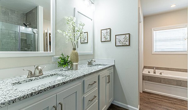 Premier Limited / 2772 Bathroom 117040