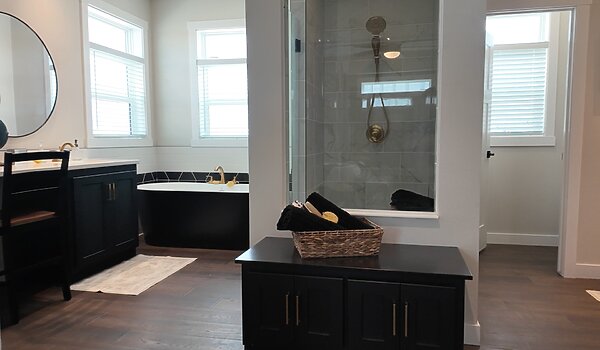 Premier / Prairie Meadows Bathroom 117398