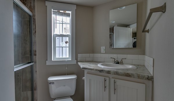 Central Great Plains / APH 527B-SL Bathroom 25155