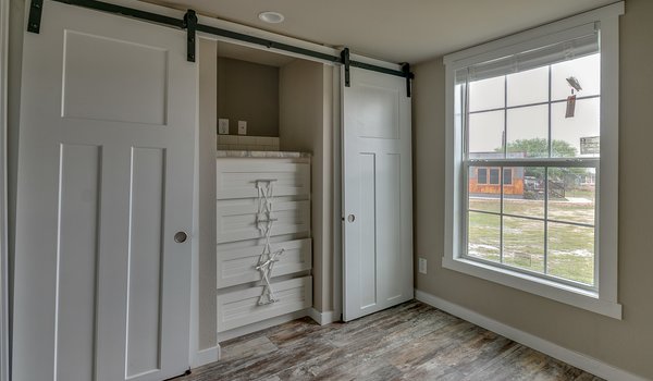 Central Great Plains / APH 527B-SL Bedroom 25151