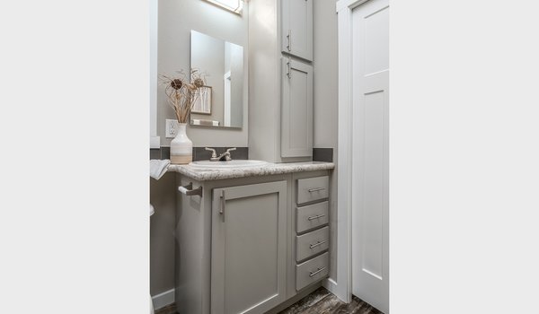 Central Great Plains / APH 520 Bathroom 17182