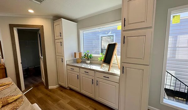 Patriot Collection / The Truman 74PAT16763BH Interior 130366