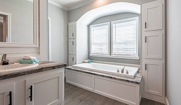 Timberline Elite / King 32764B Bathroom 114585
