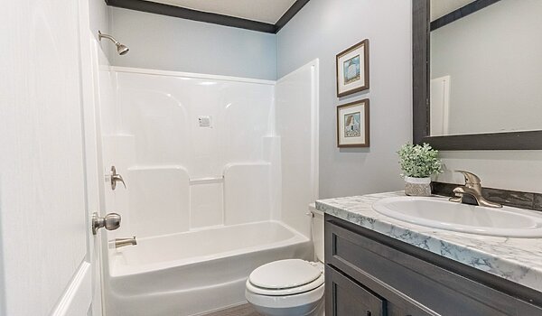 Lifestyle / The Sparrow LY32725A Bathroom 94696