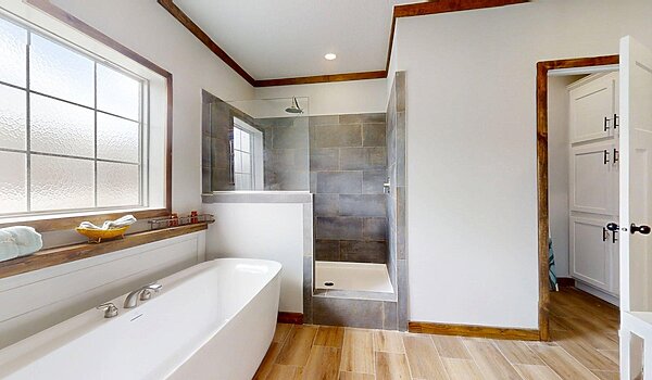 Lifestyle / Reece LY32663A Interior 129240