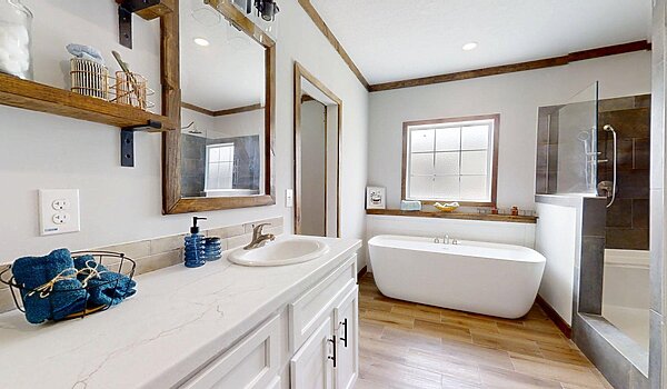 Lifestyle / Reece LY32663A Interior 129241