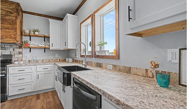 Lifestyle / Reece LY32663A Interior 130478