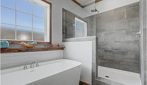Lifestyle / Reece LY32663A Interior 130483