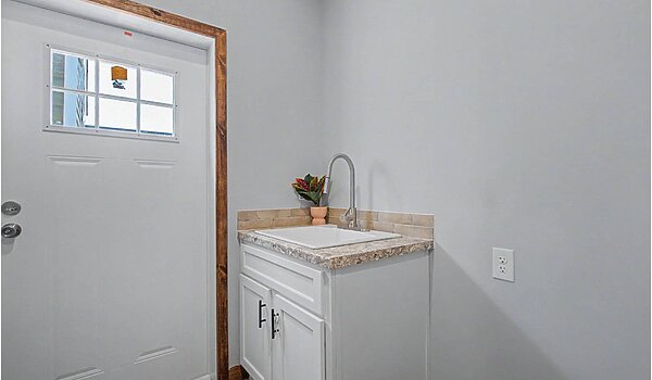 Lifestyle / Reece LY32663A Interior 130486
