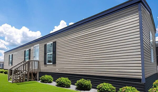 Phoenix / 16663A Exterior 120301