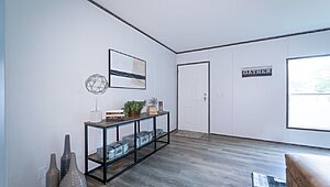 Phoenix / The Phoenix 76 16763A Interior 120304