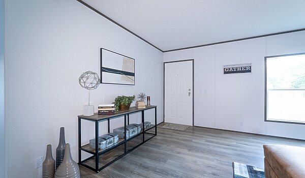 Phoenix / The Phoenix 76 16763A Interior 120304