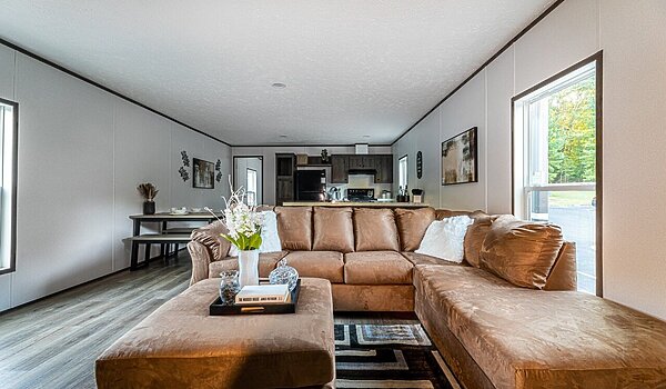 Phoenix / The Phoenix 76 16763A Interior 120305