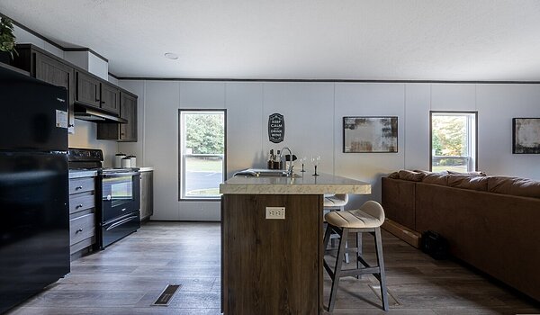 Phoenix / The Phoenix 76 16763A Interior 120309