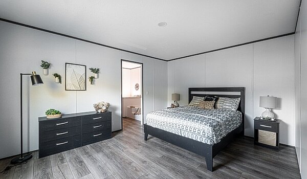 Phoenix / The Phoenix 76 16763A Interior 120310