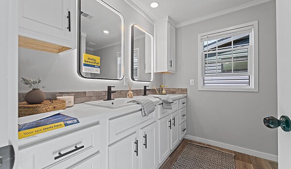 Alpha / Helix 16763N Interior 134080