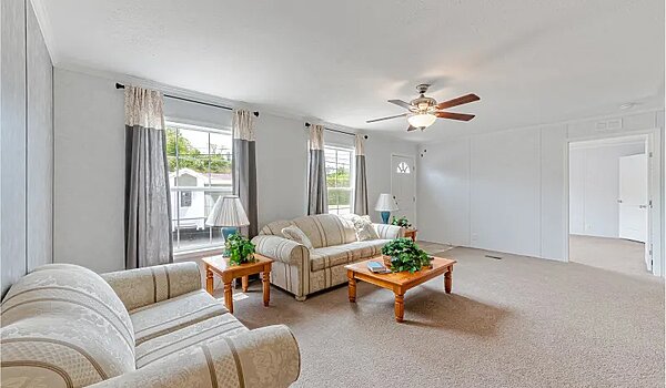Essentials / A25211 Interior 116293