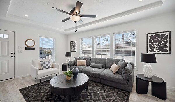 Essentials / 2856H32439 Interior 116304