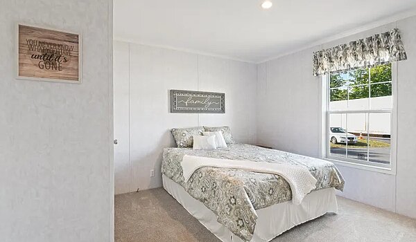 Essentials / 26402 Bedroom 116394