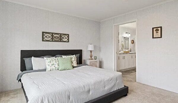 Essentials / 26402 Bedroom 116392