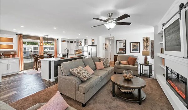 Essentials / A26010 Interior 116458