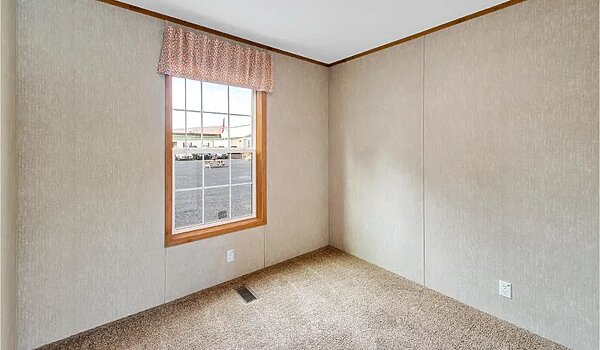 Essentials / L27618 Bedroom 116521